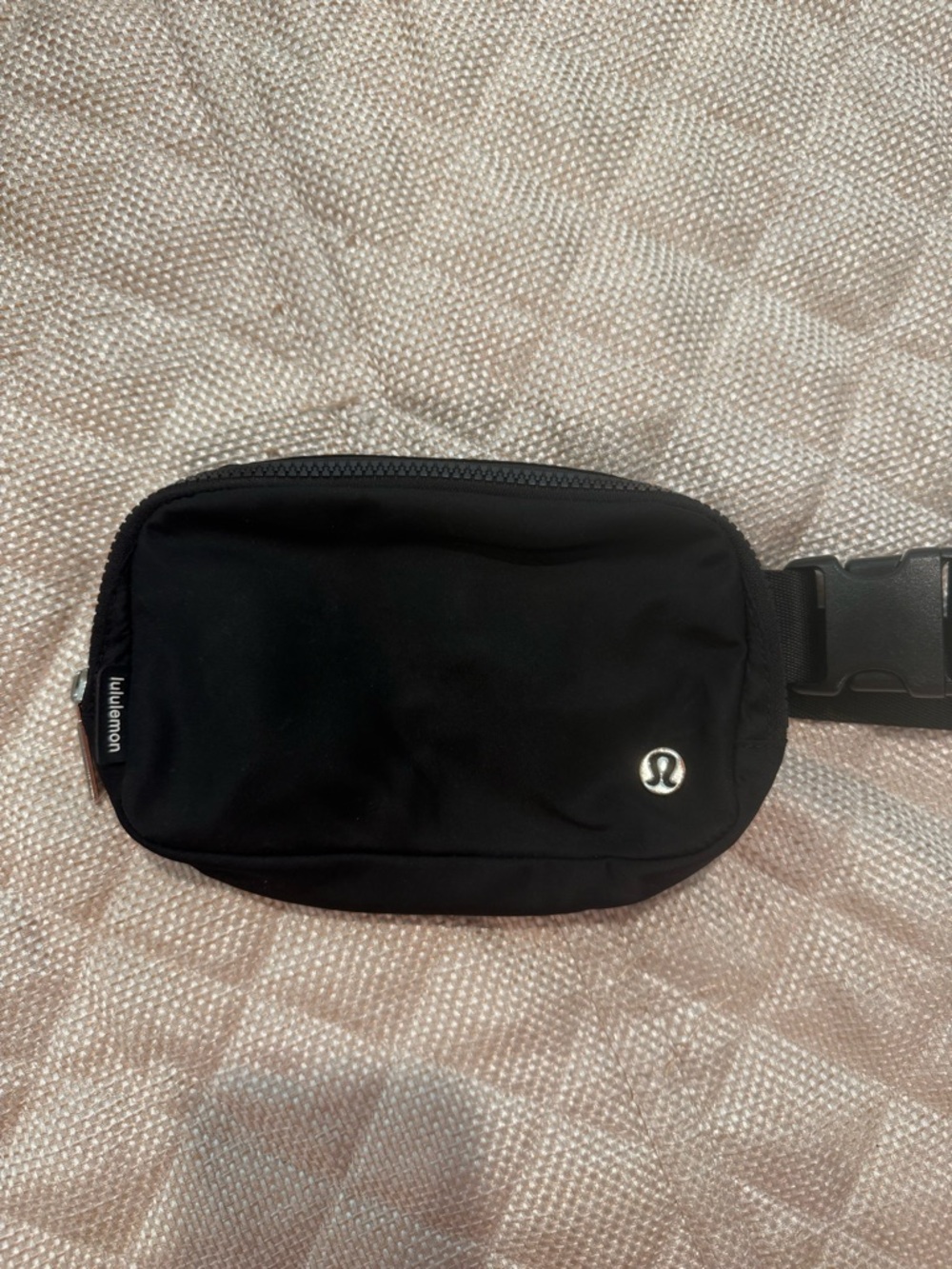 lululemon athletica Black 1L Belt Bag